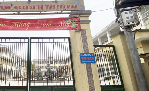 Phó hiệu trưởng Trường THCS thị trấn Phú Minh vào nhà nghỉ với người đàn ông đã có vợ